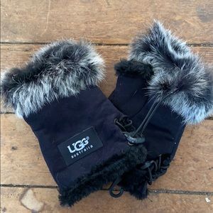 UGG Fingerless Furry Gloves in Black